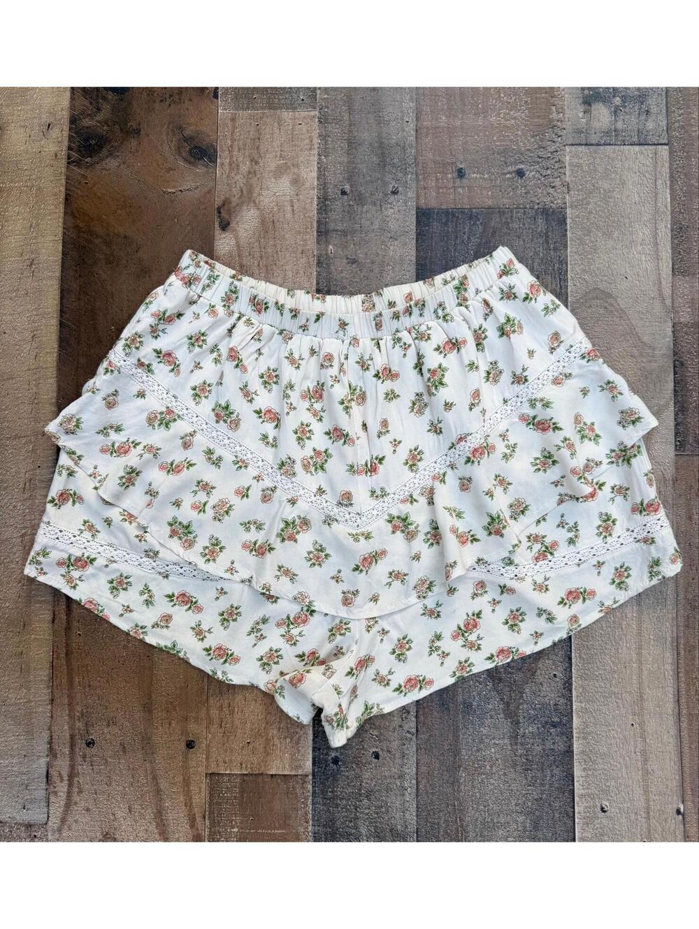 Kirious Los Angeles Ruffled Shorts Size M (Measurements below)